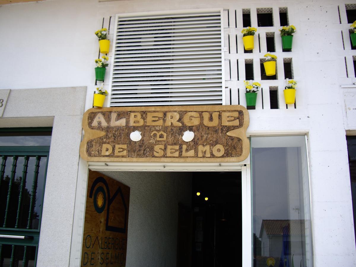 O Albergue De Selmo Arzua Bagian luar foto