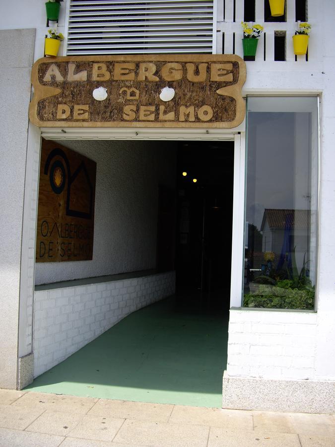 O Albergue De Selmo Arzua Bagian luar foto